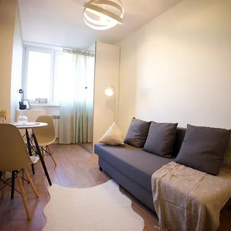 Obok Metra! Apartmenty Natural Варшава